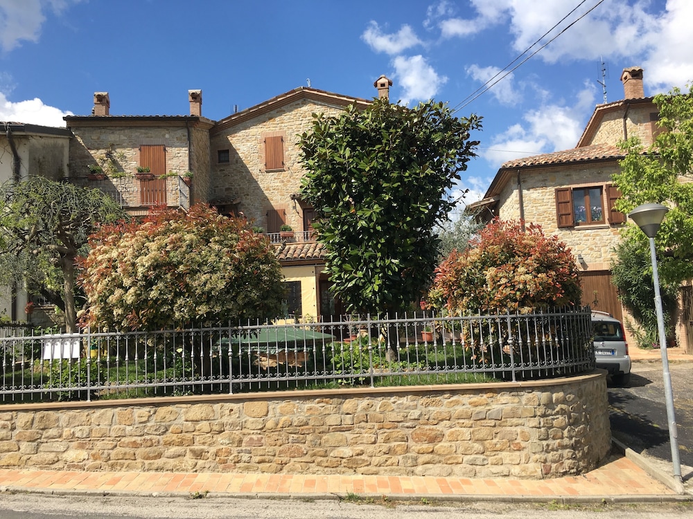 Il Poggio - carbon neutral hotel in Auditore