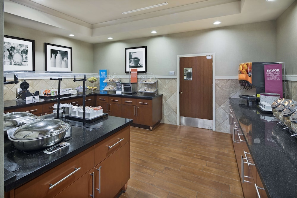 Hampton Inn & Suites Little Rock Downtown - photo 22