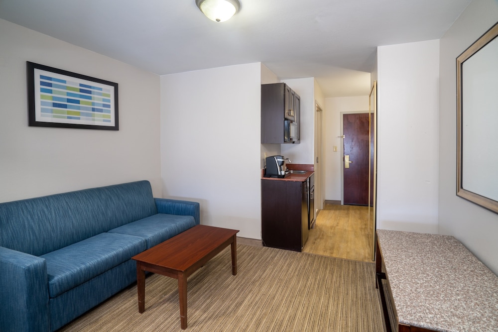 Holiday Inn Express Hotel & Suites Hinesville East Fort Stewart - photo 17