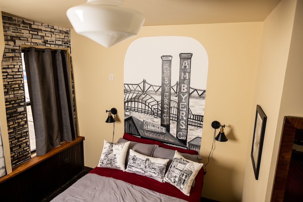 Traveler's Rest Hotel - photo 8