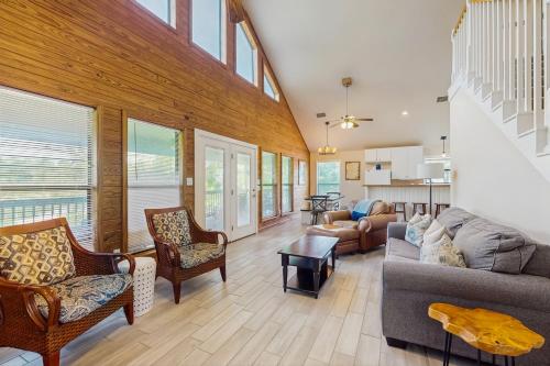 Ruff Lakehouse on Lake LBJ in Burnet, United States