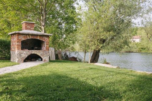 Enni in Bihac, Bosnia and Herzegovina