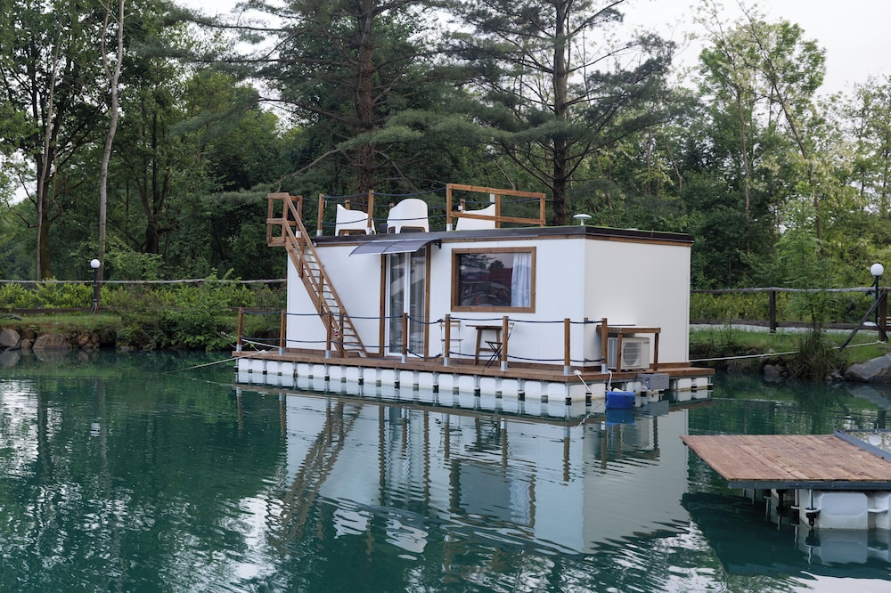 Floating Dream — 4-Star Luxury Hotel in Fiano, Italy