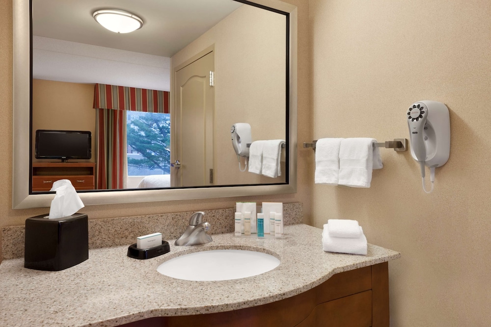 Hampton Inn & Suites Hartford East Hartford - photo 20