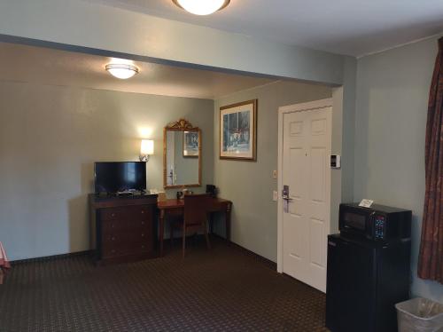 Economy Inn Richmond - photo 38