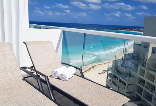 Estudio a pie de playa increibles vistas amanecer atardecer balcon gym jacuzi 1807 — 4-Star Luxury Hotel in Cancun, Mexico