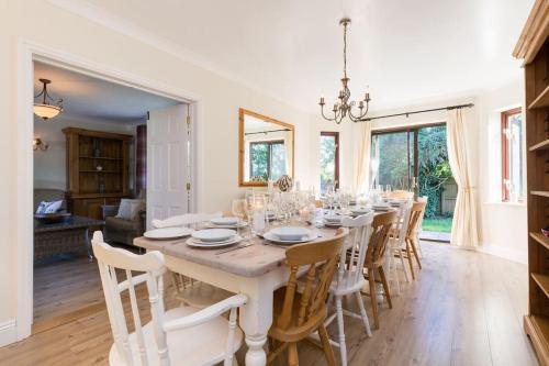 Stratford House Perfect for a get together — 4-Star Luxury Hotel in Worcester, United Kingdom