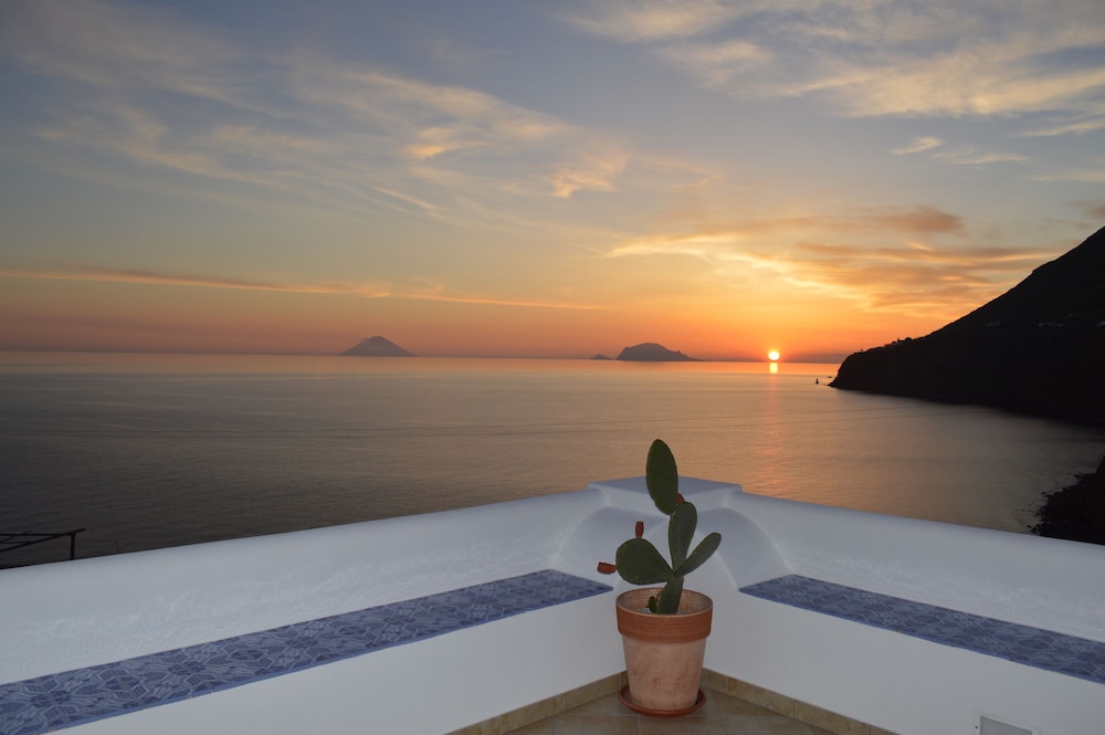 A Alera Room and Breakfast - carbon neutral hotel in Malfa
