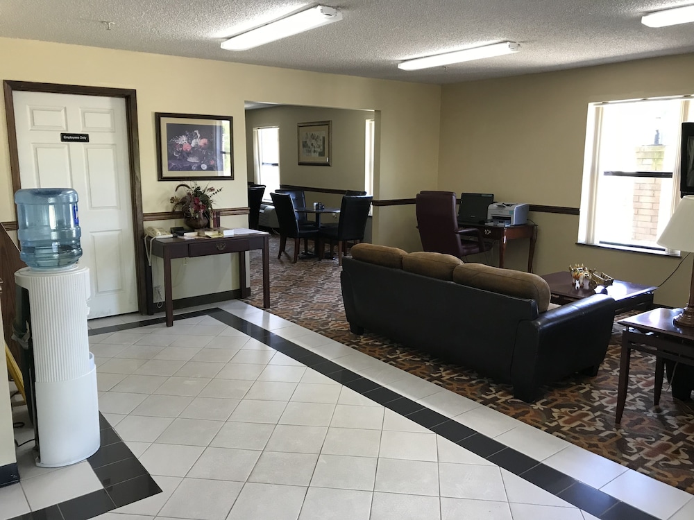 Clairmont Inn & Suites Warren - photo 3