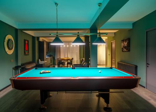 Niabi Apartments with Cinema and Billiards
