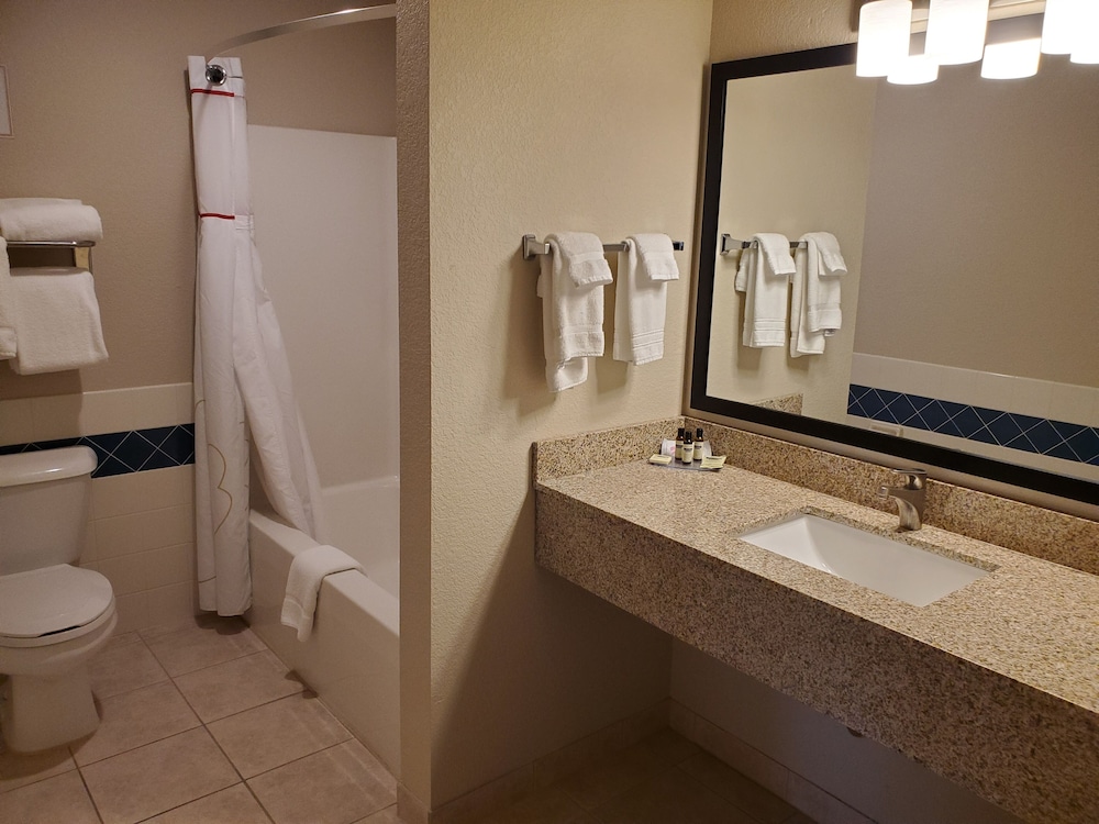 Cobblestone Suites Oshkosh - photo 32