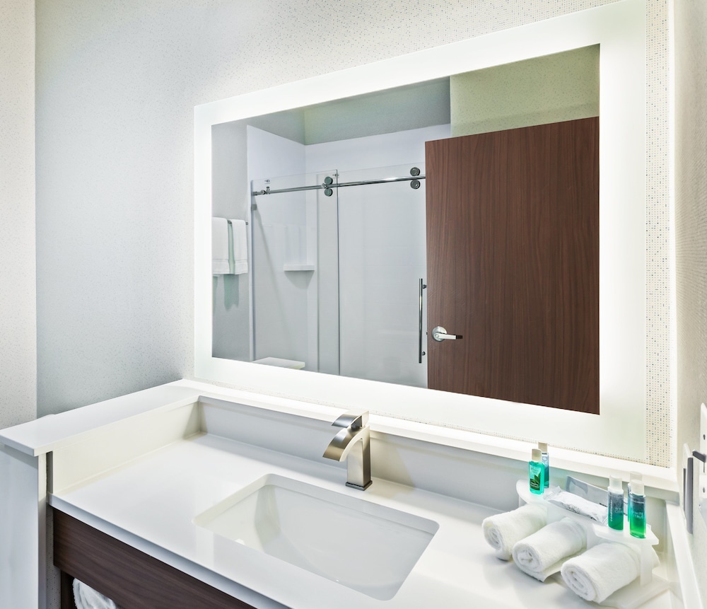 Holiday Inn Express & Suites Coffeyville by IHG - photo 16