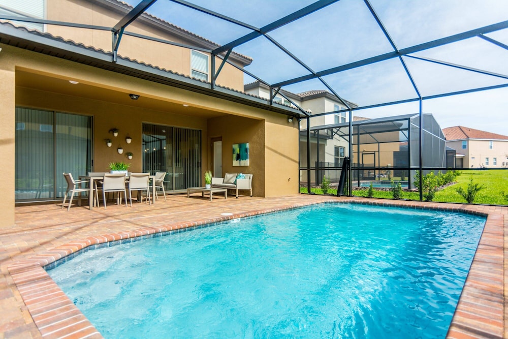 Fabulous Single Home w Pool at Solterra Resort — 4-Star Luxury Hotel in Davenport, United States