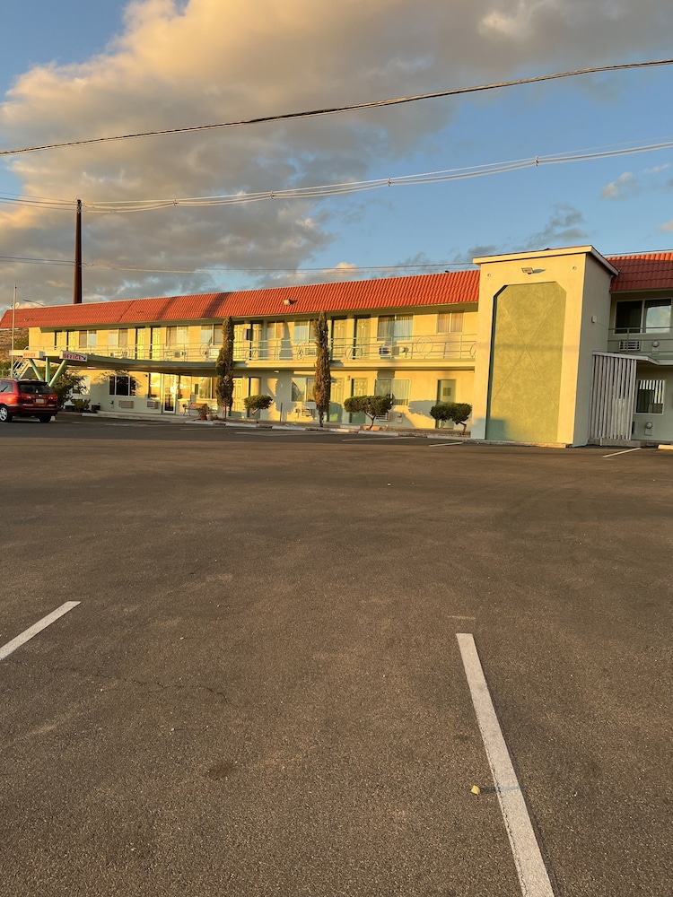 Ramblin Rose Motel - photo 18
