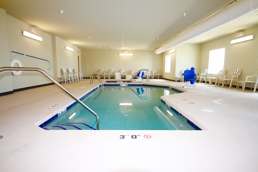 Cobblestone Hotel & Suites Devils Lake - photo 27