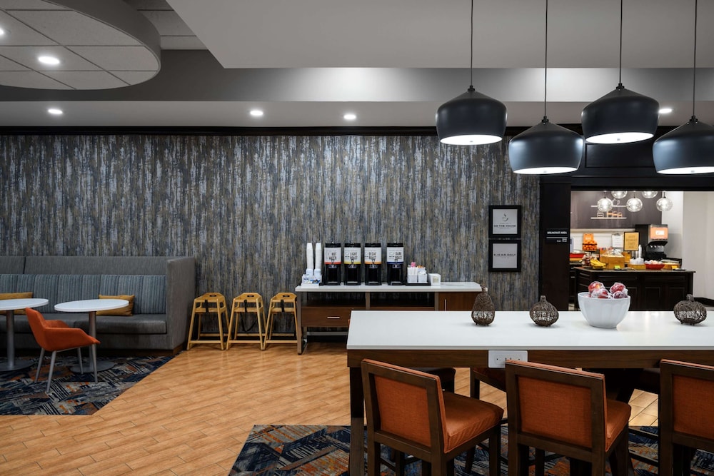 Hampton Inn Evansville Airport - photo 36