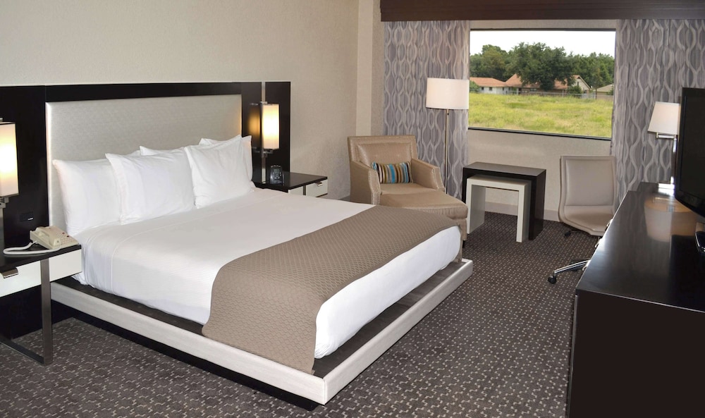 Doubletree by Hilton Houston Hobby Airport - photo 19
