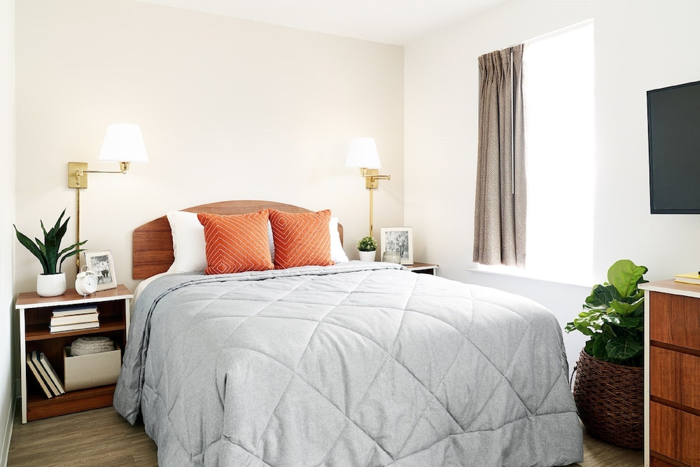 InTown Suites Extended Stay Louisville KY Wattbourne Lane - photo 4