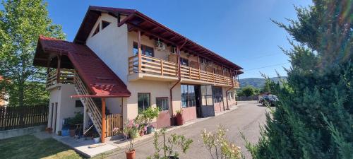 Angela — hotel in Polovragi