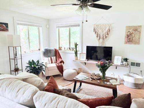 Enchanting Private Forest Retreat near Mt Rainier in Ponte Vedra Beach, United States