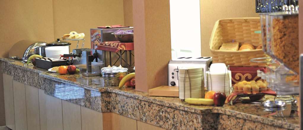 La Quinta Inn & Suites by Wyndham Springfield South - photo 42
