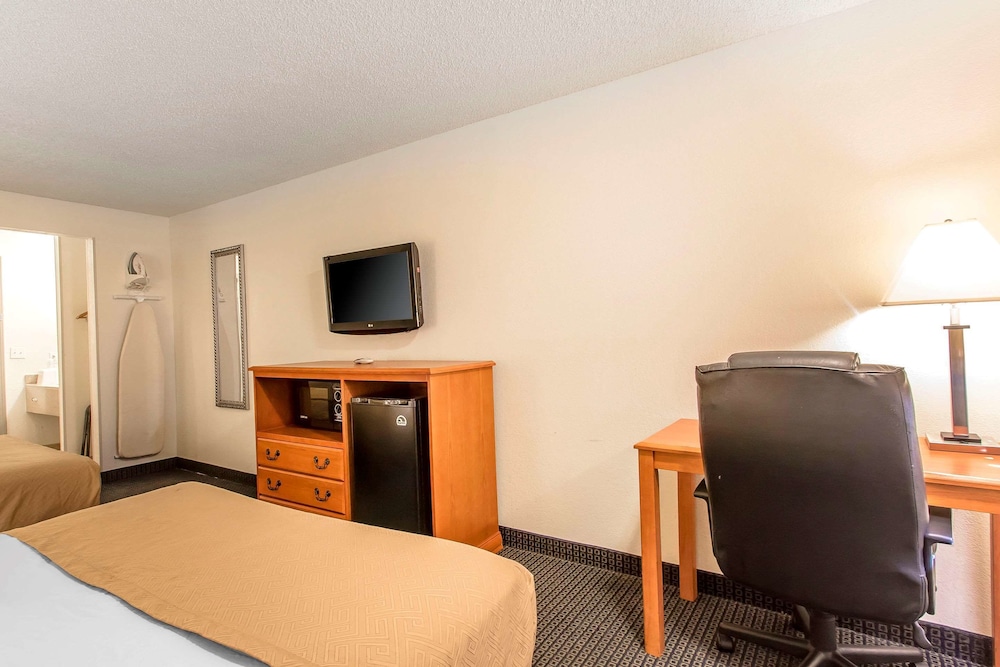 Brentwood Inn - photo 14