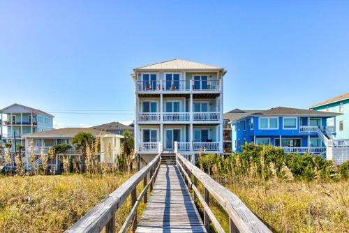 Ocean Overlook by Carolina Beach Realty — 4-Star Luxury Hotel in Carolina Beach, United States
