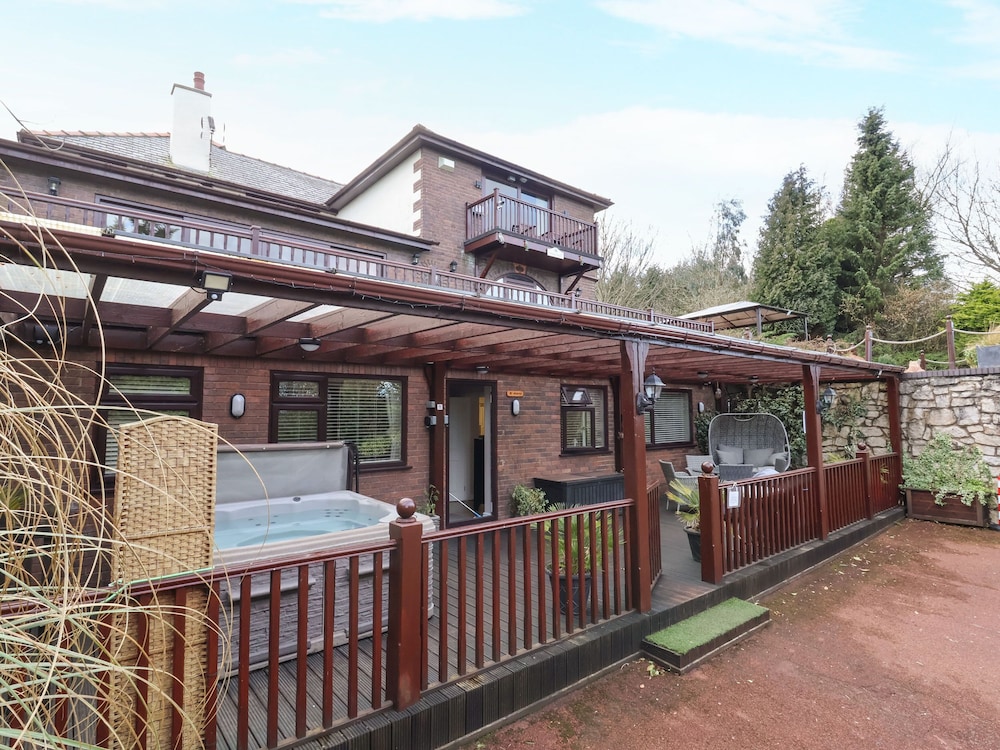Acorns — 4-Star Luxury Hotel in Holywell, United Kingdom