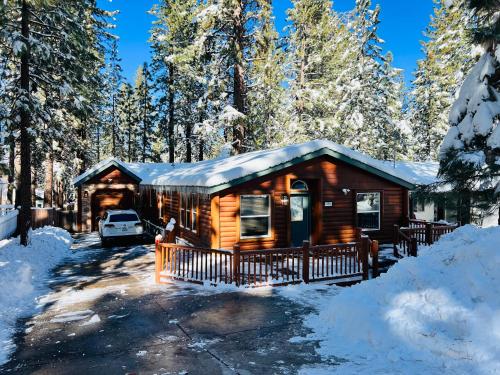 Château Bouli 4 Season Escape and Games Room — 4-Star Luxury Hotel in Big Bear Lake, United States