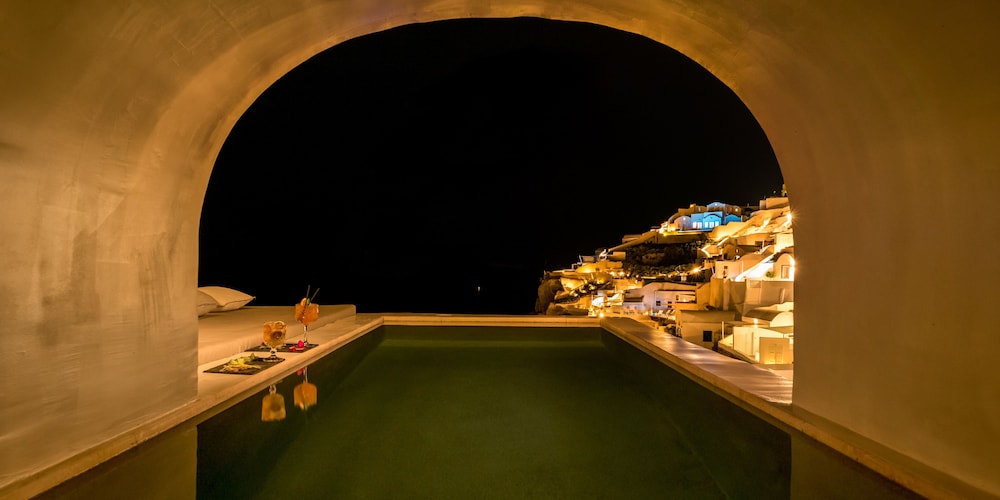 Echoes Luxury Suites — Oia — photo 5