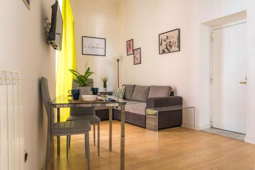 4 Giornate Apartment — 4-Star Luxury Hotel in Naples, Italy