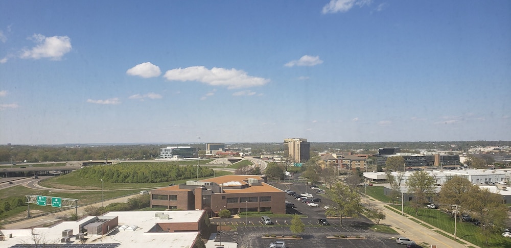 DoubleTree by Hilton St. Louis Westport - photo 56