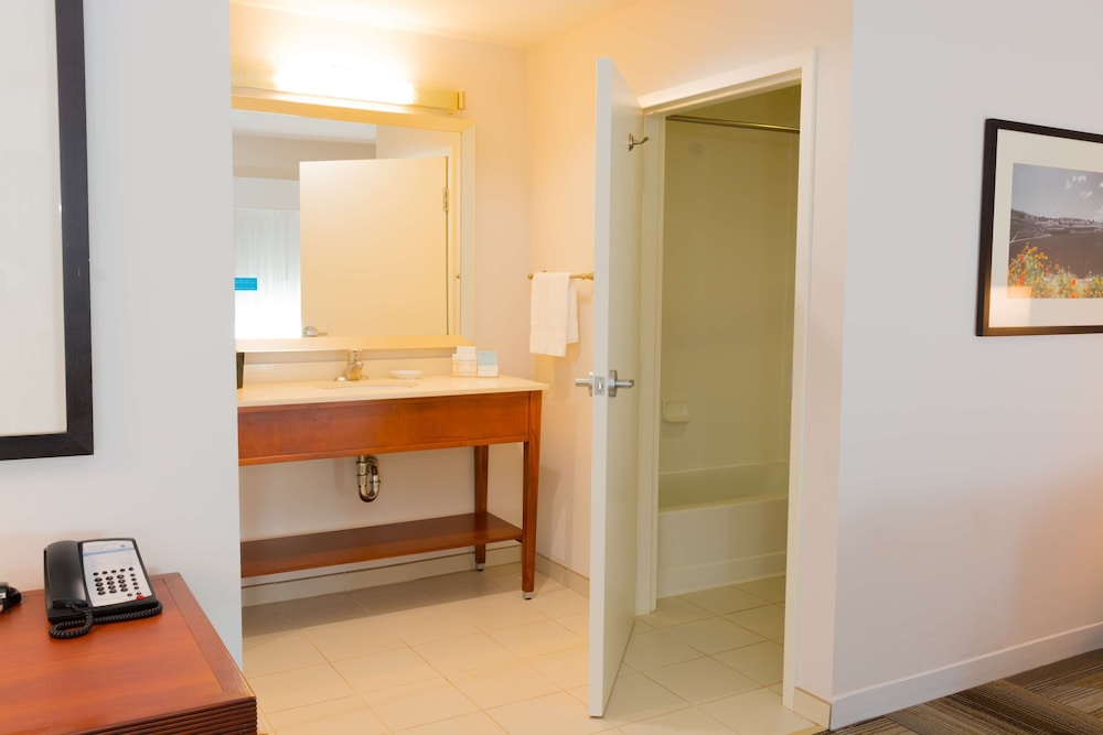 Hampton Inn & Suites Riverside Corona East - photo 14