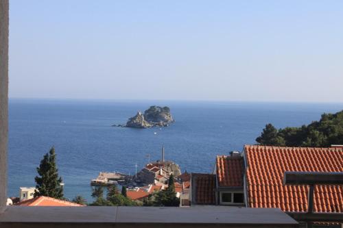Petrovac Holiday apartments 1 — 4-Star Luxury Hotel in Petrovac Na Moru, Montenegro