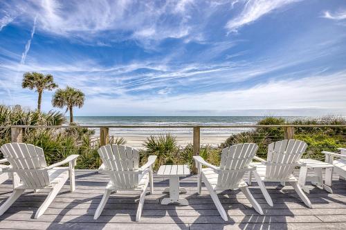 Oceanfront Home in NSB on No Drive Beach 4009S — 4-Star Luxury Hotel in New Smyrna Beach, United States