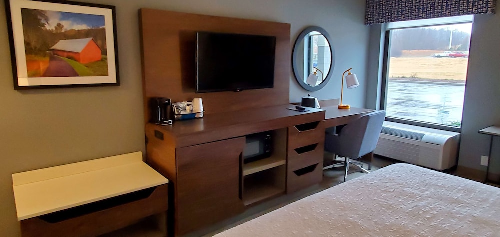 Hampton Inn Hillsville - photo 17