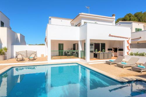 Villa LaCalma — 4-Star Luxury Hotel in Mercadal, Spain