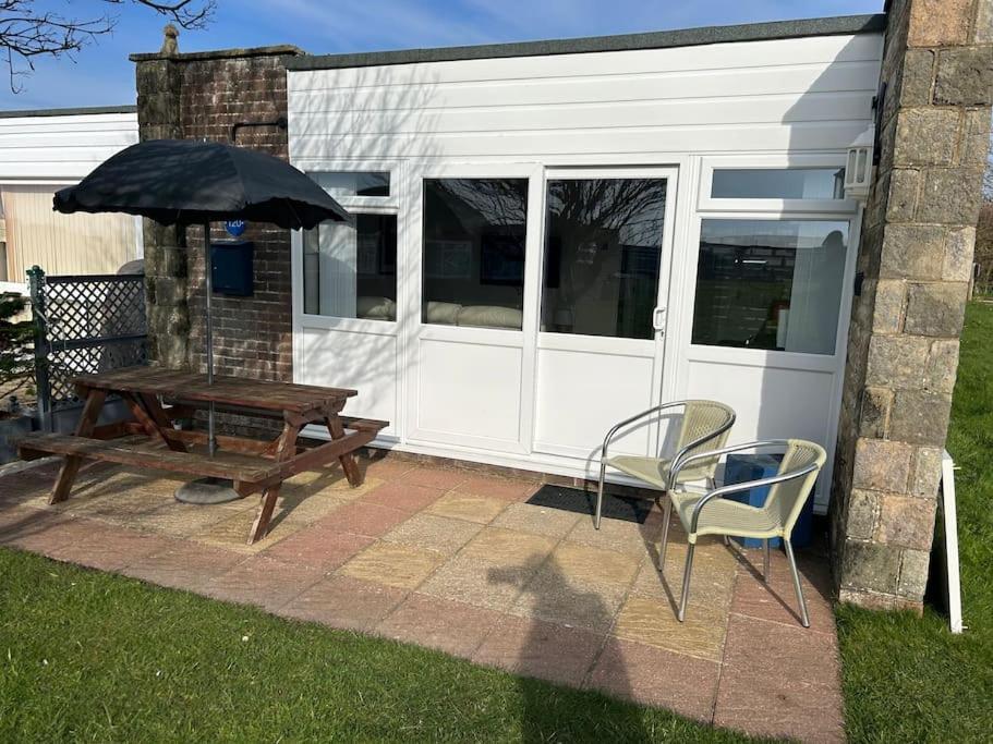 Vectis Retreat in Freshwater, United Kingdom