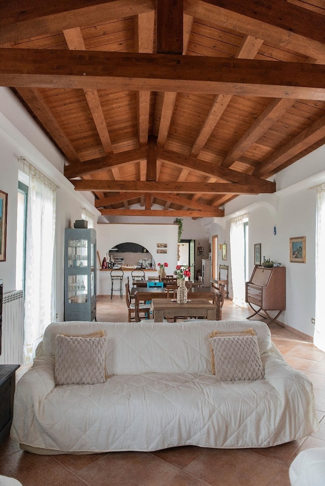 Agriturismo La Vita è Bella — 4-Star Luxury Hotel in Marta, Italy