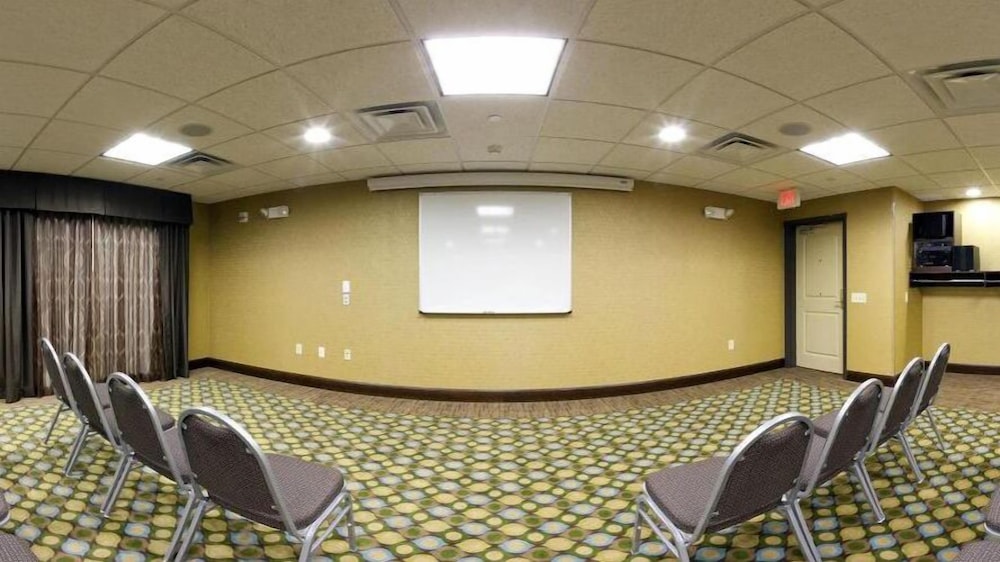 Holiday Inn Express Hotel & Suites Limerick Pottstown by IHG - photo 45