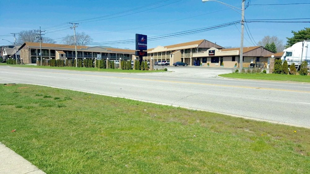 American Inn & Suites - photo 35