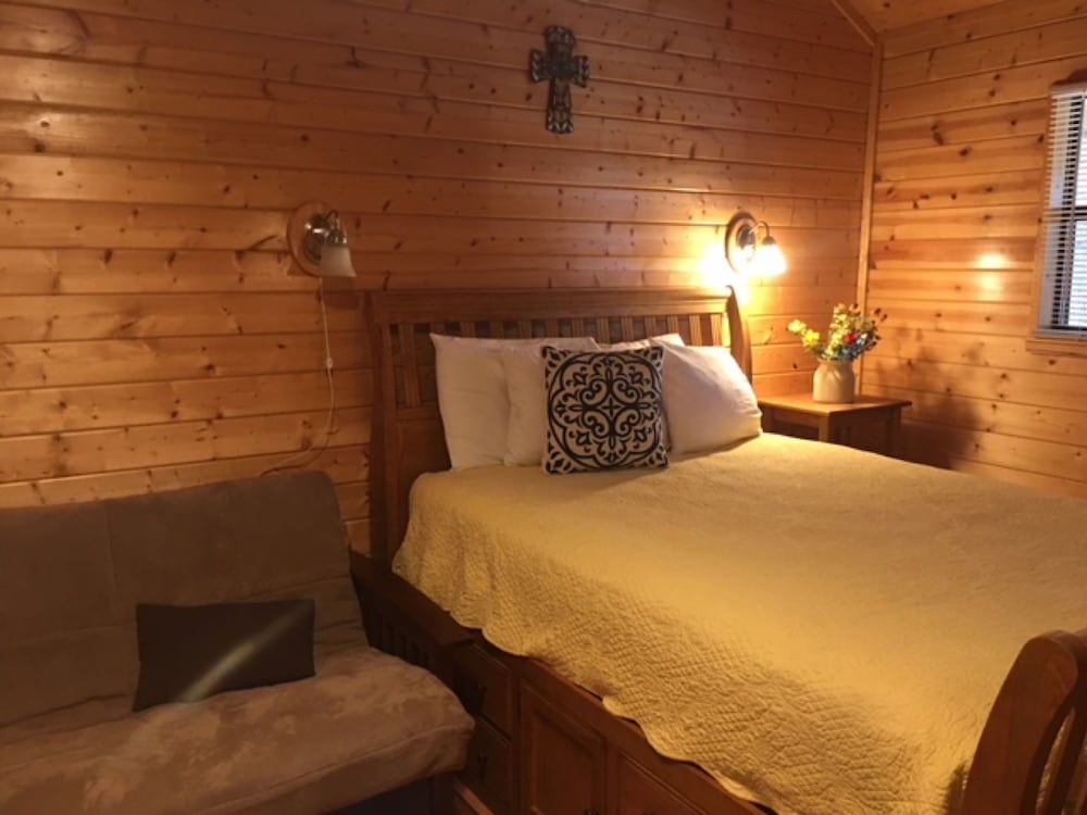 Frio Springs Lodges - photo 3