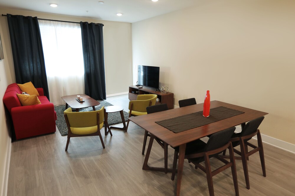 Downtown Cosmopolitan Suites - photo 16