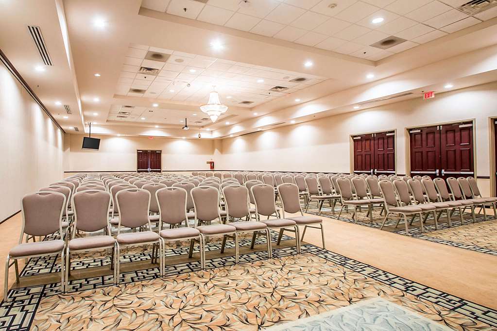 Clarion Inn Elmhurst Oak Brook near I 88 I 290 I 294 - photo 45