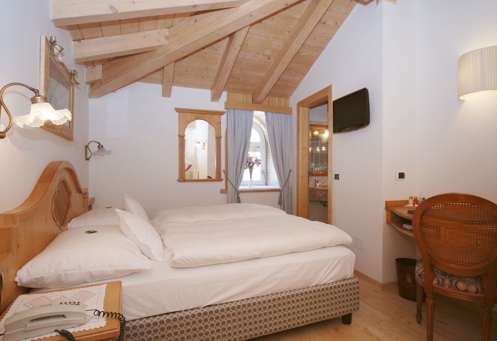 Central Hotel — 4-Star Luxury Hotel in Moena, Italy