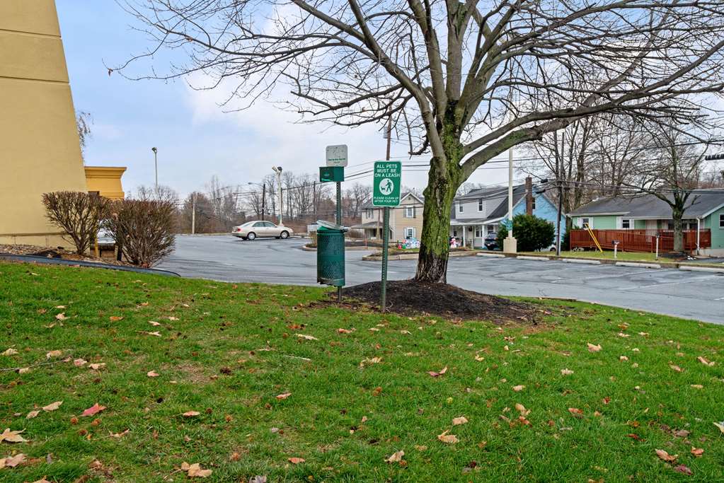La Quinta Inn & Suites by Wyndham Harrisburg Airport Hershey - photo 28
