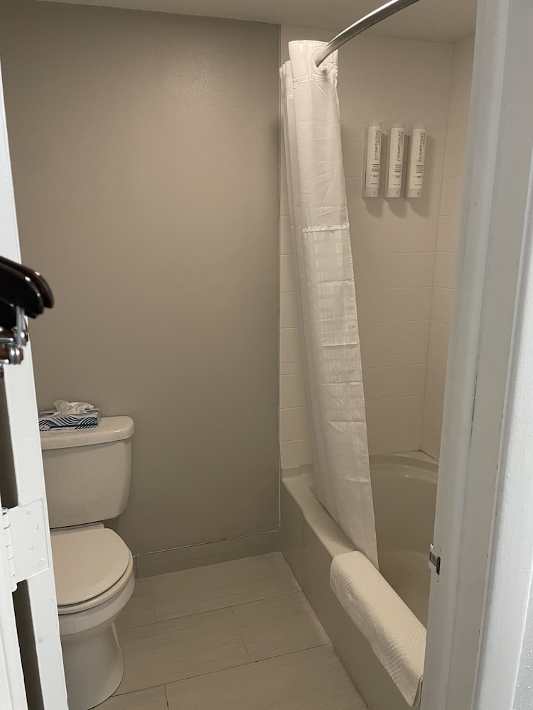 Days Inn by Wyndham Manitowoc - photo 14