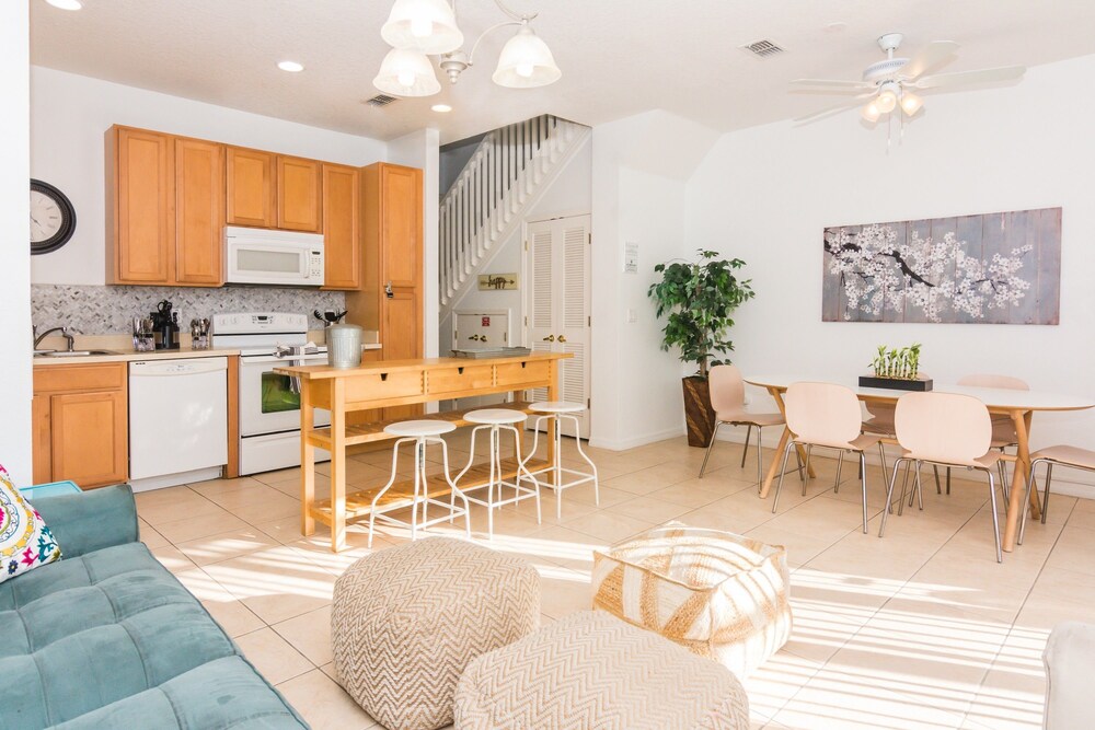 5Br 3Bath Private Townhome 13min Disney 1496ft - photo 3
