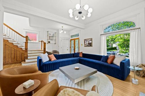 Gatsby Estate Luxe 7br Retreat With Game Room — Louisville