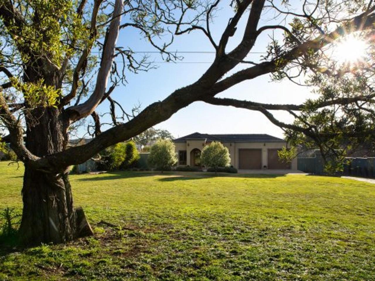 Musk Vale Villa dog friendly 5 mins to town — 4-Star Luxury Hotel in Daylesford, Australia